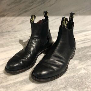 RM WILLIAMS MENS BLACK LEATHER CHELSEA BOOT.
